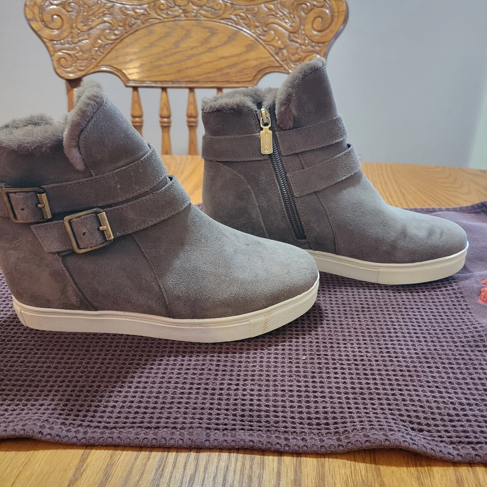 Blondo Women's Waterproof Suede Ankle Boots